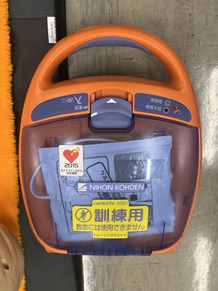 上級救命講習で使った「訓練用」の表示があるAED。救急には使用できない訓練専用の機器