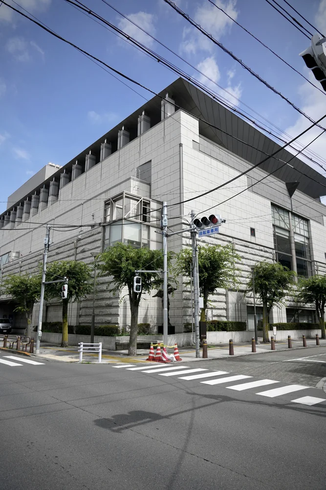 想送庵カノンから700mほどの場所にある、かつしかシンフォニーヒルズの建物と前の交差点